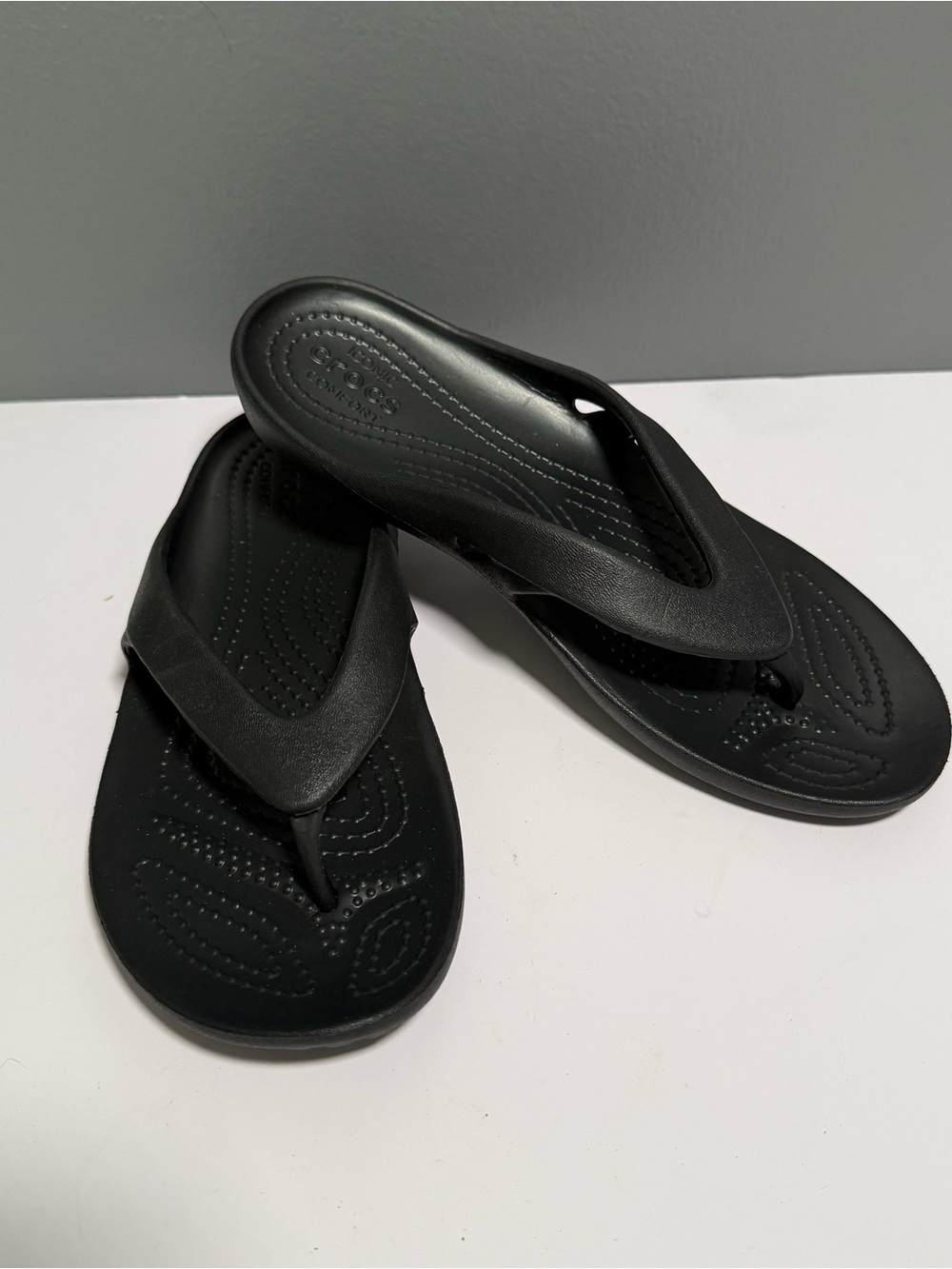 Share Crocs Women’s Kadee II Black Thong Flip Flop Sandals 202492 Size 5 Shoes